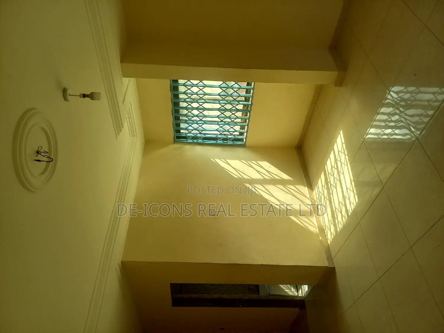 6bdrm Duplex in De-Icons Real Estate, Kasoa for sale
