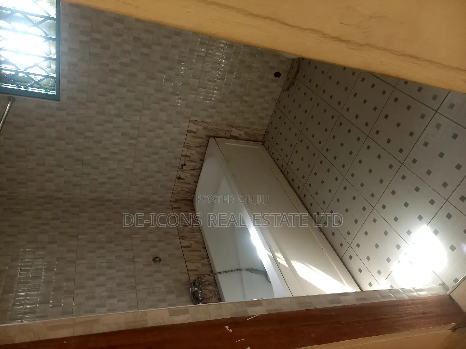 6bdrm Duplex in De-Icons Real Estate, Kasoa for sale