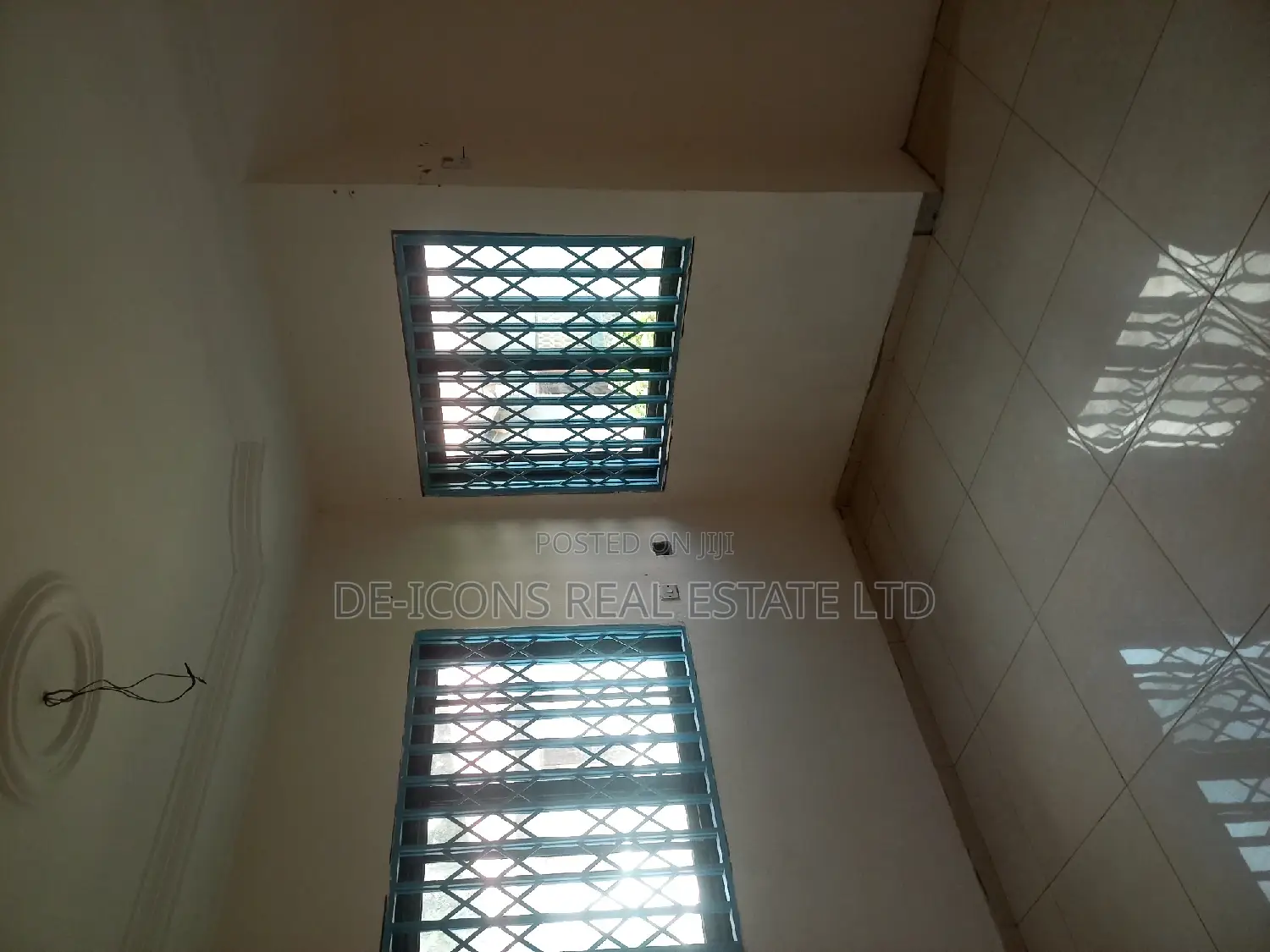 6bdrm Duplex in De-Icons Real Estate, Kasoa for sale