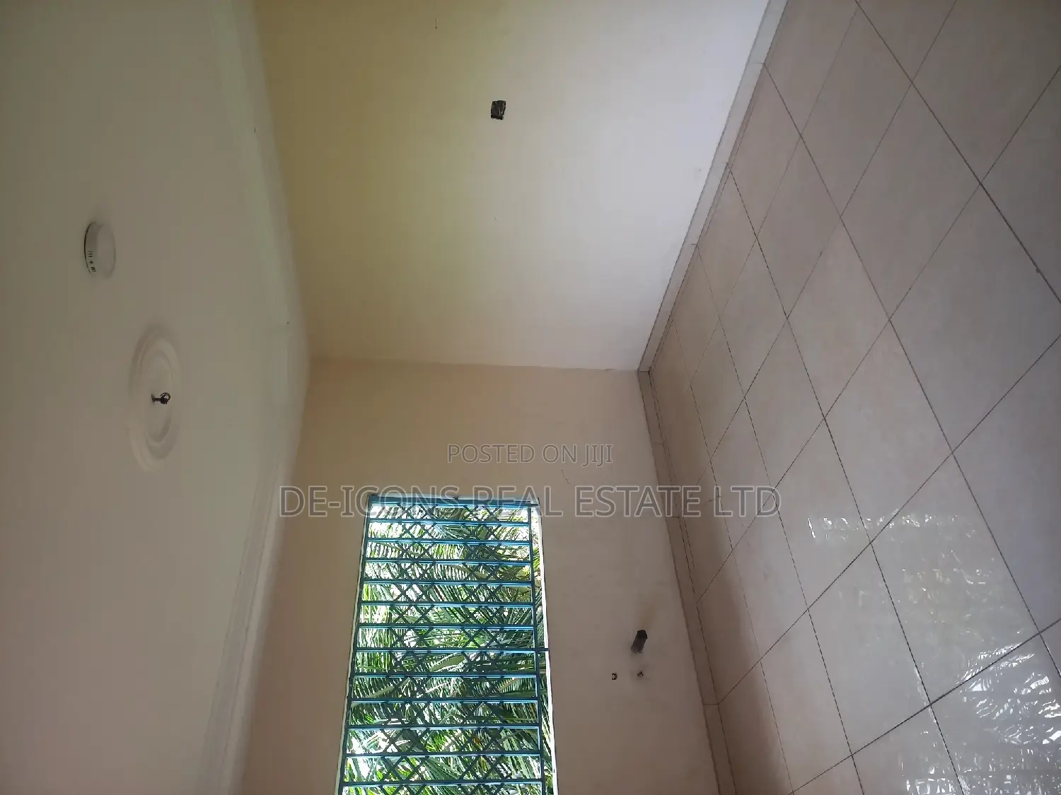 6bdrm Duplex in De-Icons Real Estate, Kasoa for sale