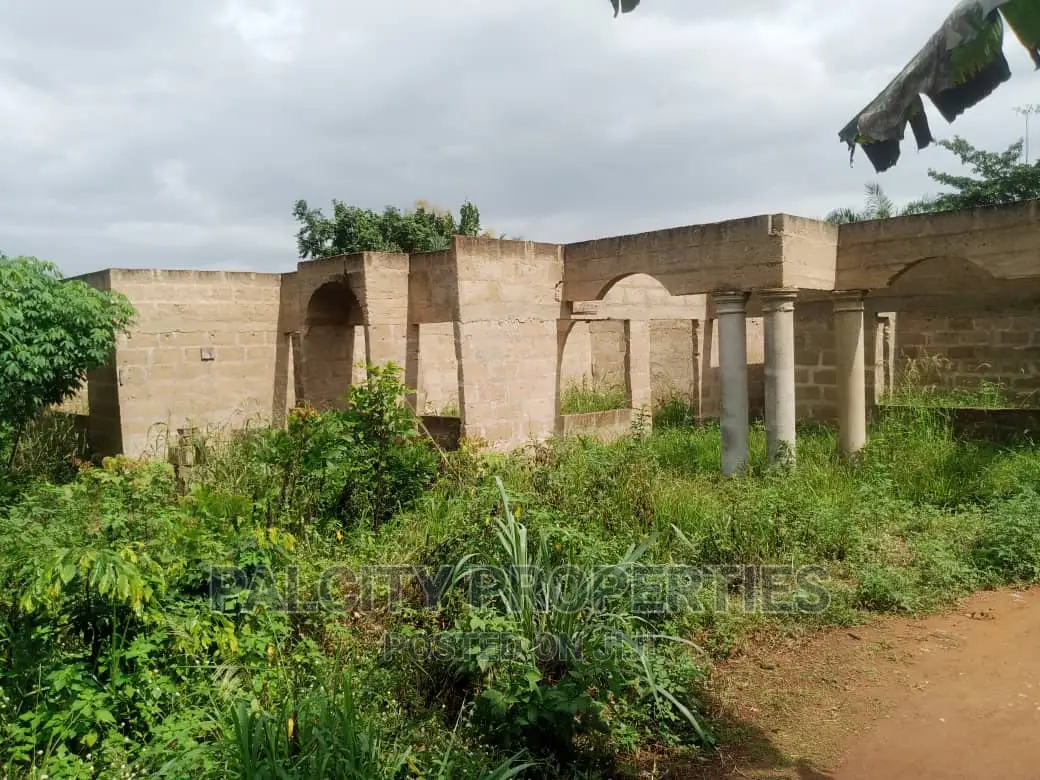 5bdrm House in Atonsu Sewua, Kumasi Metropolitan for sale