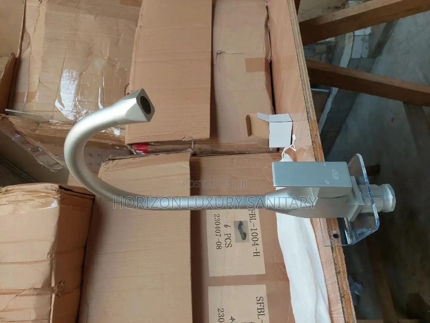 Aluminium Kitchen Sink Faucet Hot and Cold Water Mixer