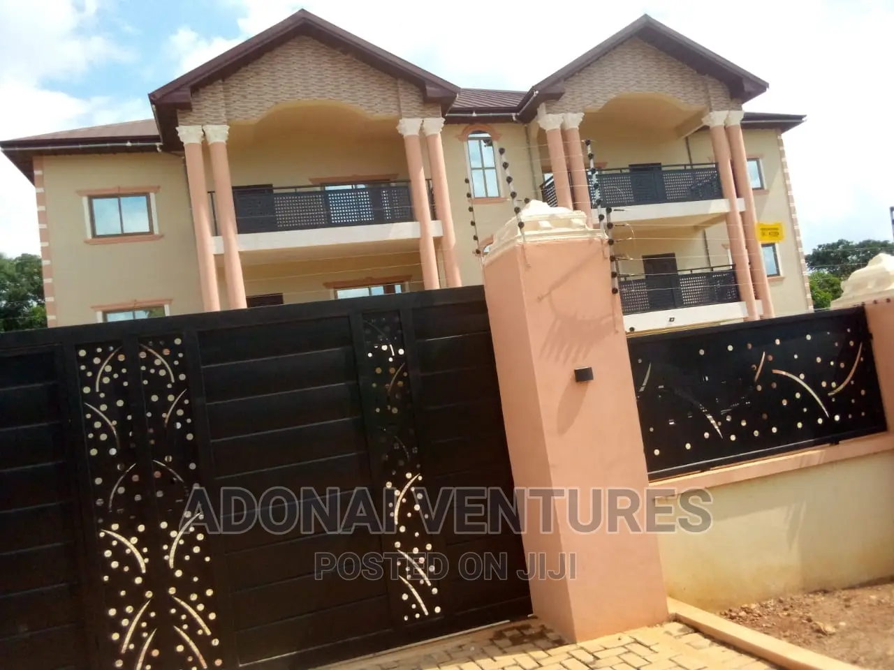 6bdrm House in Kronon African, Kumasi Metropolitan for sale