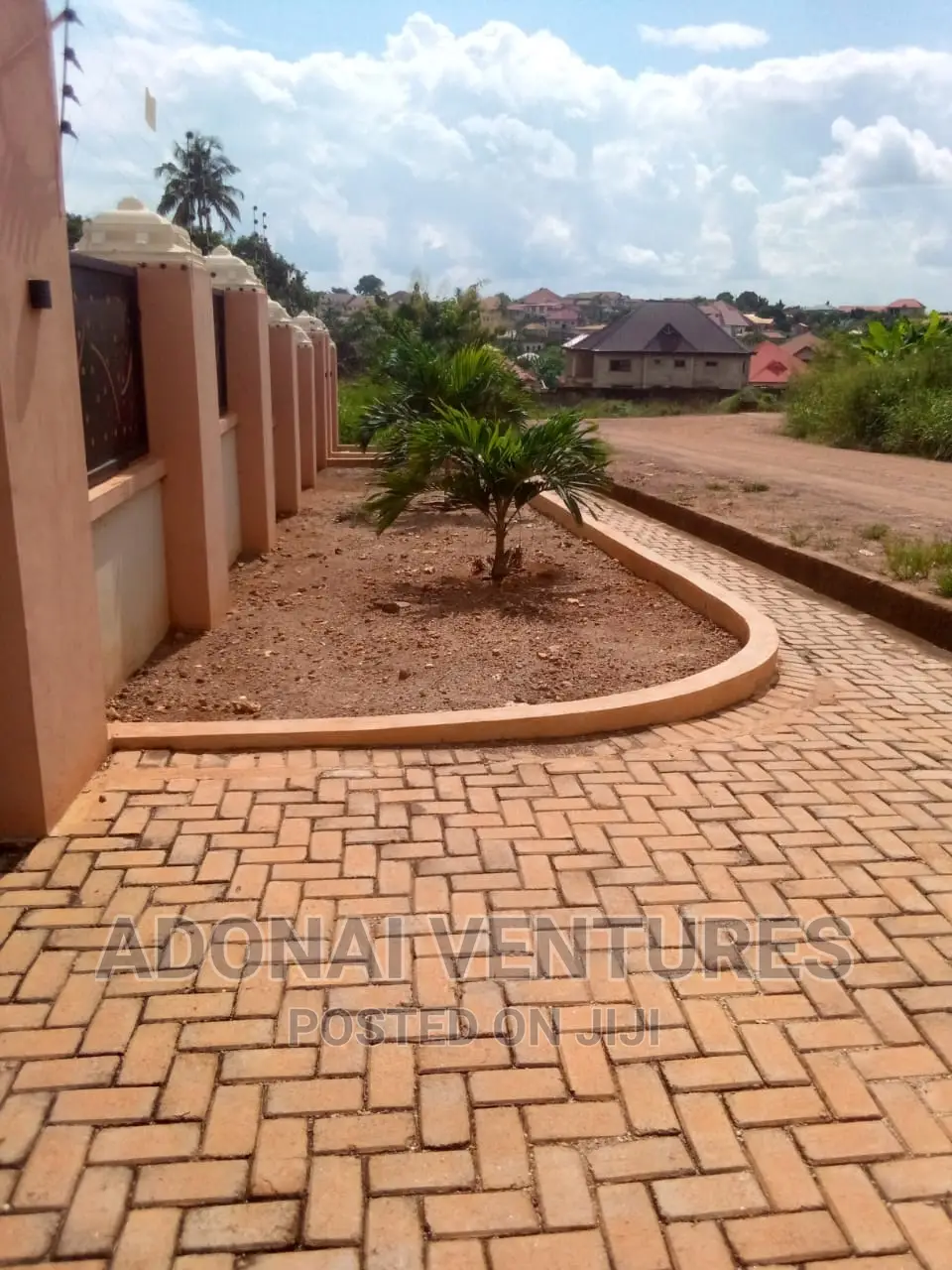 6bdrm House in Kronon African, Kumasi Metropolitan for sale