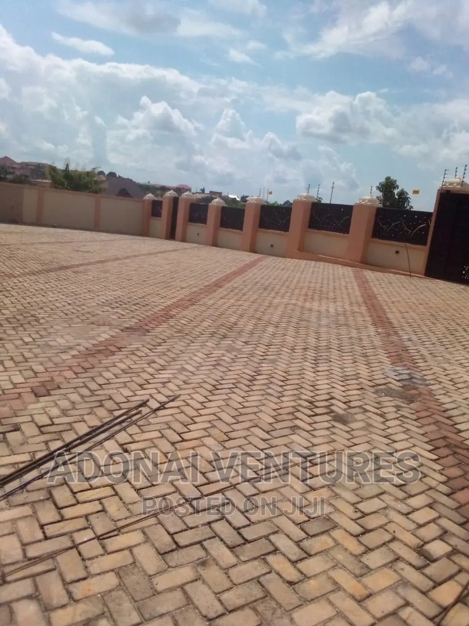6bdrm House in Kronon African, Kumasi Metropolitan for sale