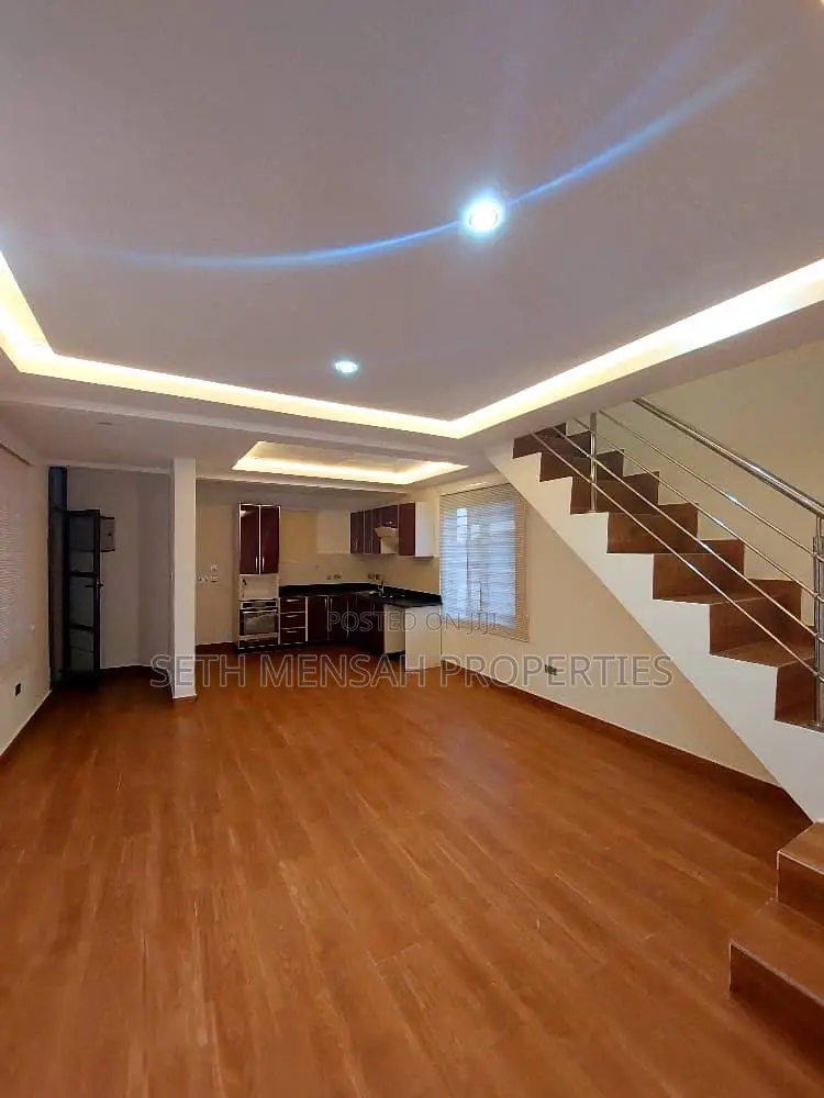 3bdrm Townhouse / Terrace in Adjiriganor for rent