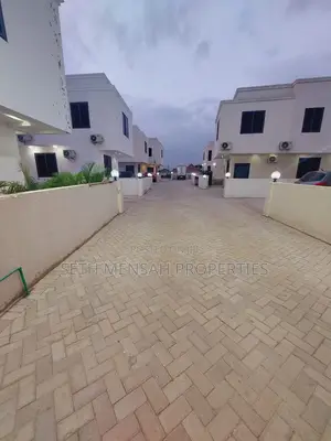 3bdrm Townhouse / Terrace in Adjiriganor for rent