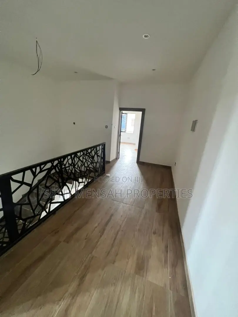 3bdrm Townhouse / Terrace in Adjiriganor for rent