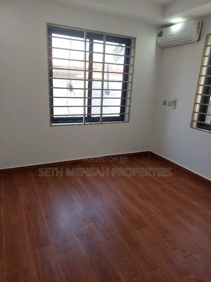 3bdrm Townhouse / Terrace in Adjiriganor for rent