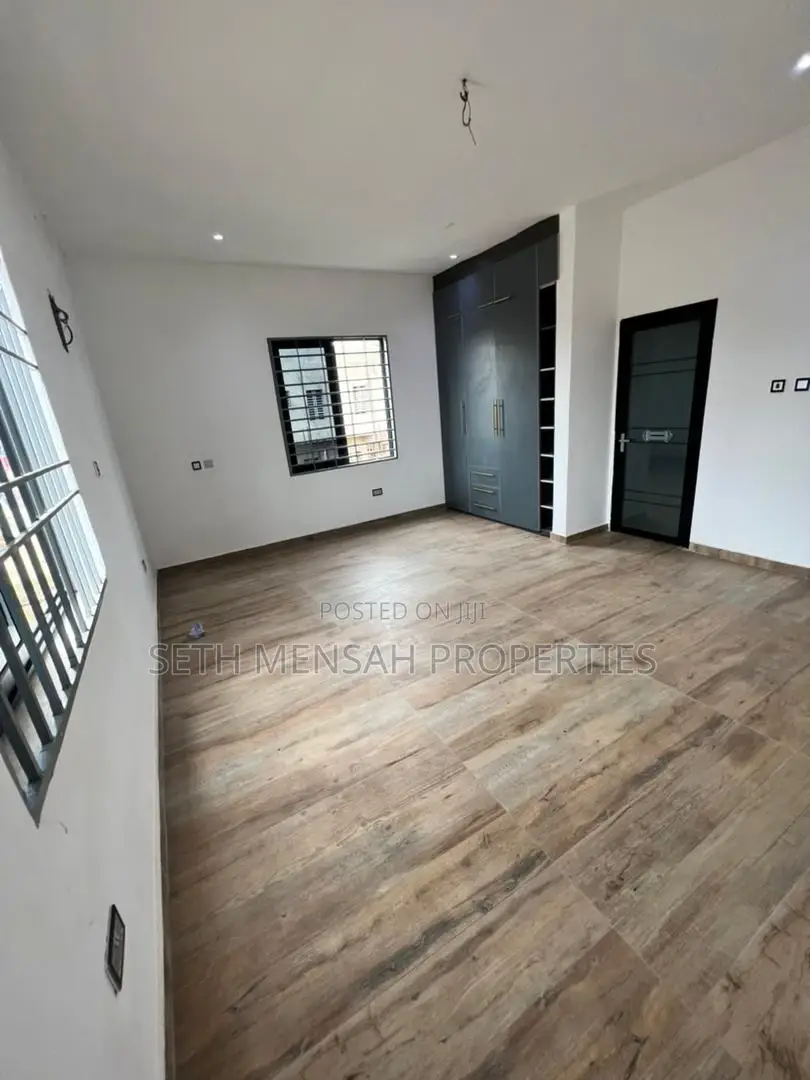 3bdrm Townhouse / Terrace in Adjiriganor for rent