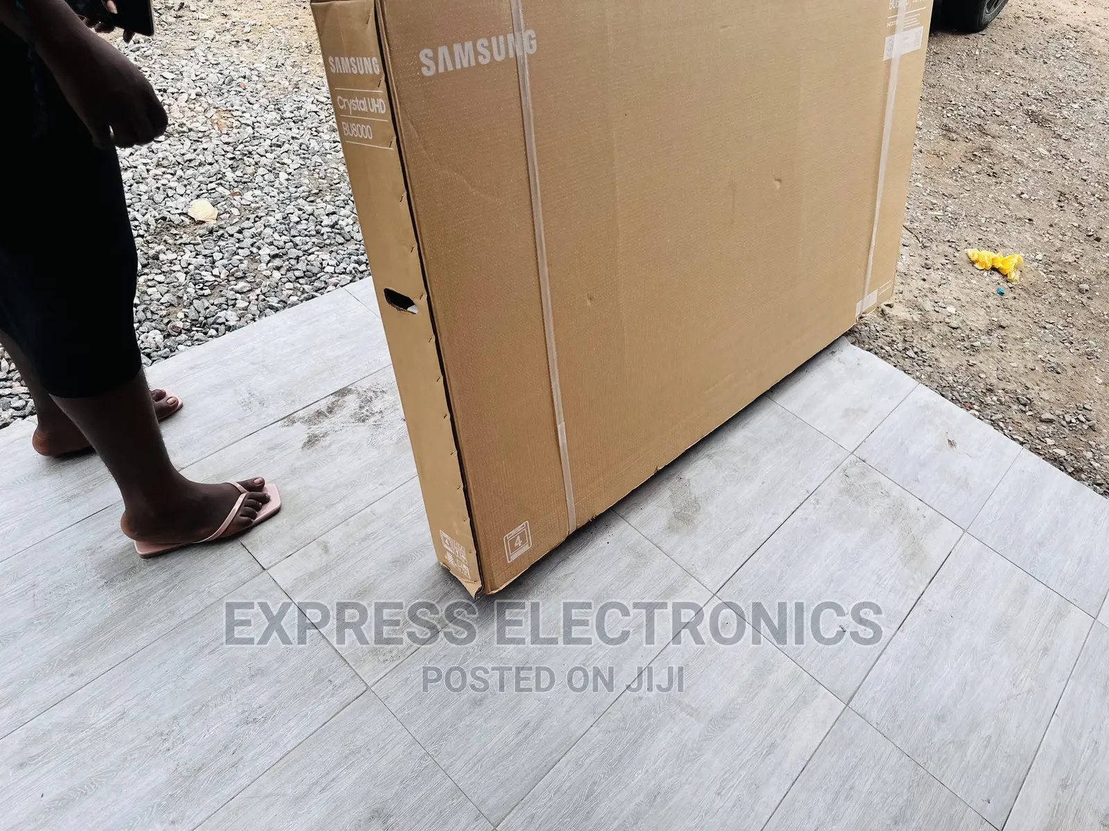 Crystal Processor Smart UHD Samsung Tizen 75”Cu8000 Tv