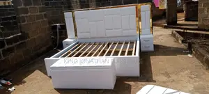 Classic King Size Bed Frame Side Drowar Whit Ottoman