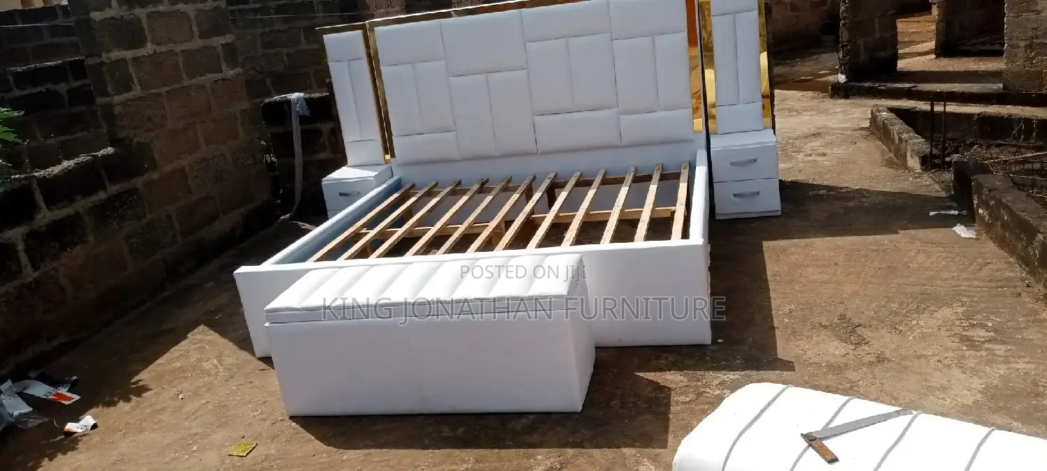 Classic King Size Bed Frame Side Drowar Whit Ottoman