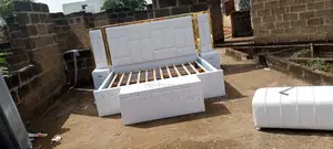 Classic King Size Bed Frame Side Drowar Whit Ottoman