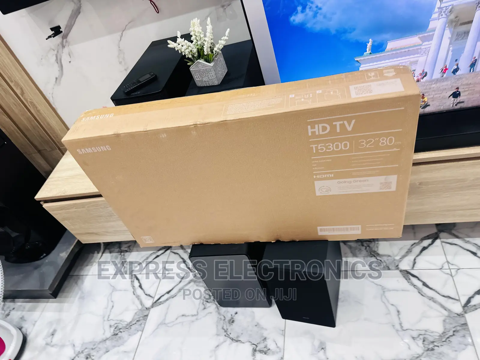 Samsung FHD Smart Glossy Screen  32” Sleek Black Tu5300