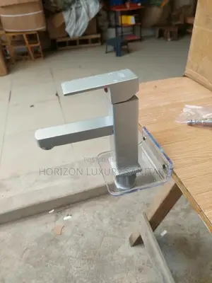 Square Basin Tap Single Handle Hot and Cold Faucet Mixer