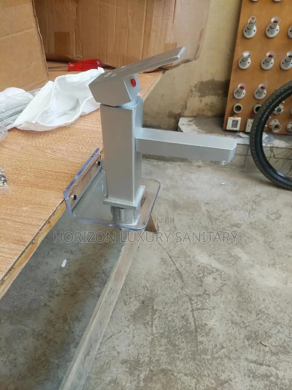 Square Basin Tap Single Handle Hot and Cold Faucet Mixer