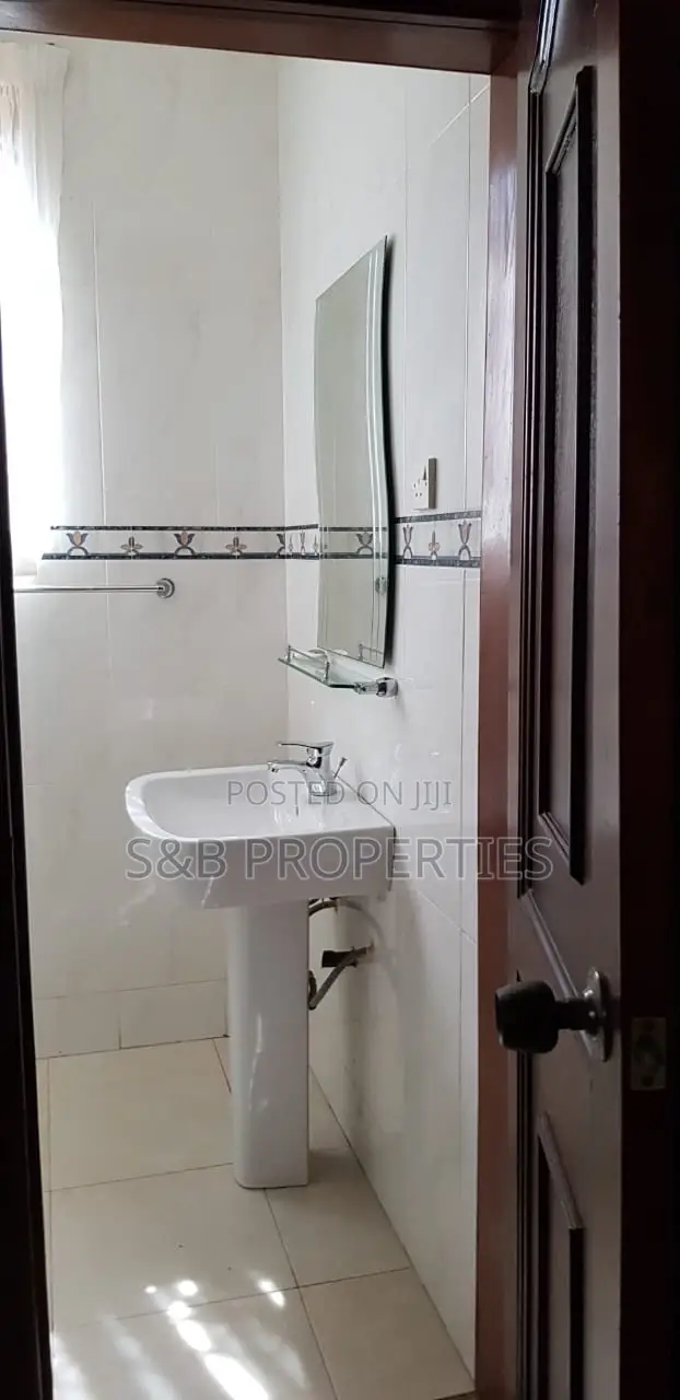 Furnished 5bdrm House in Ashomang Estate for rent