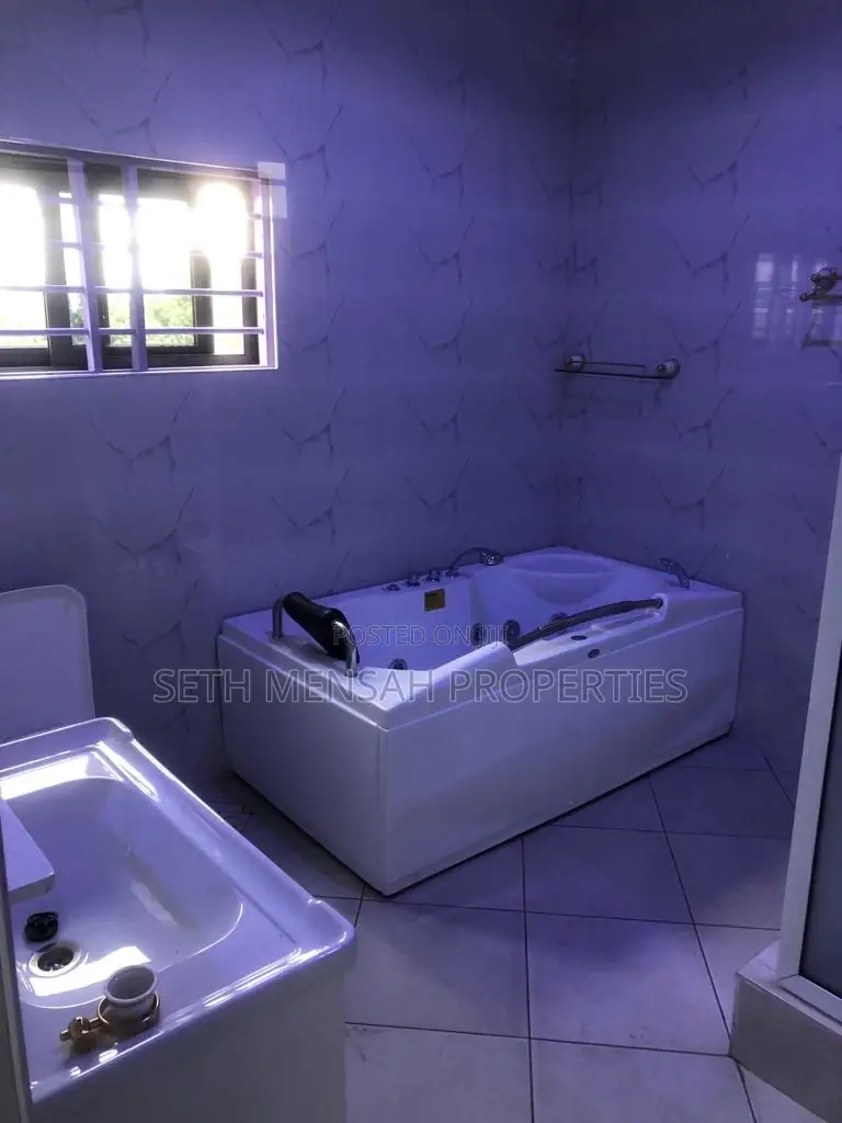 4bdrm House in Achimota for sale