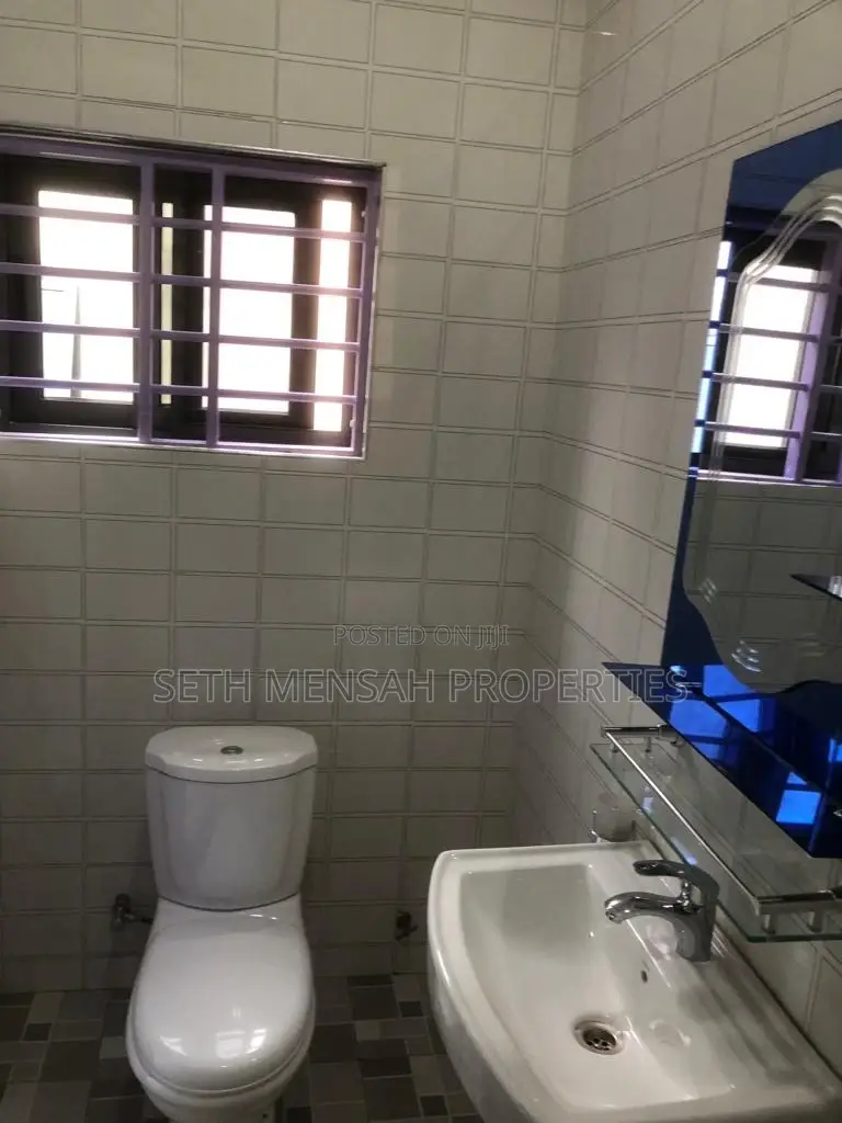 4bdrm House in Achimota for sale