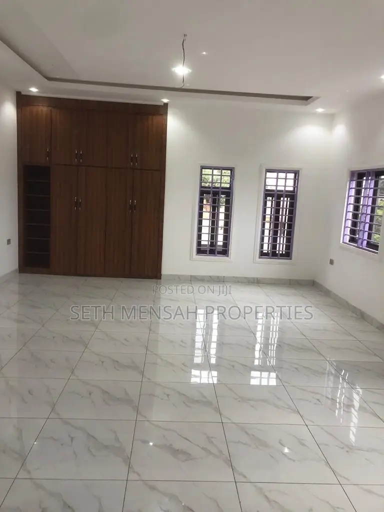 4bdrm House in Achimota for sale