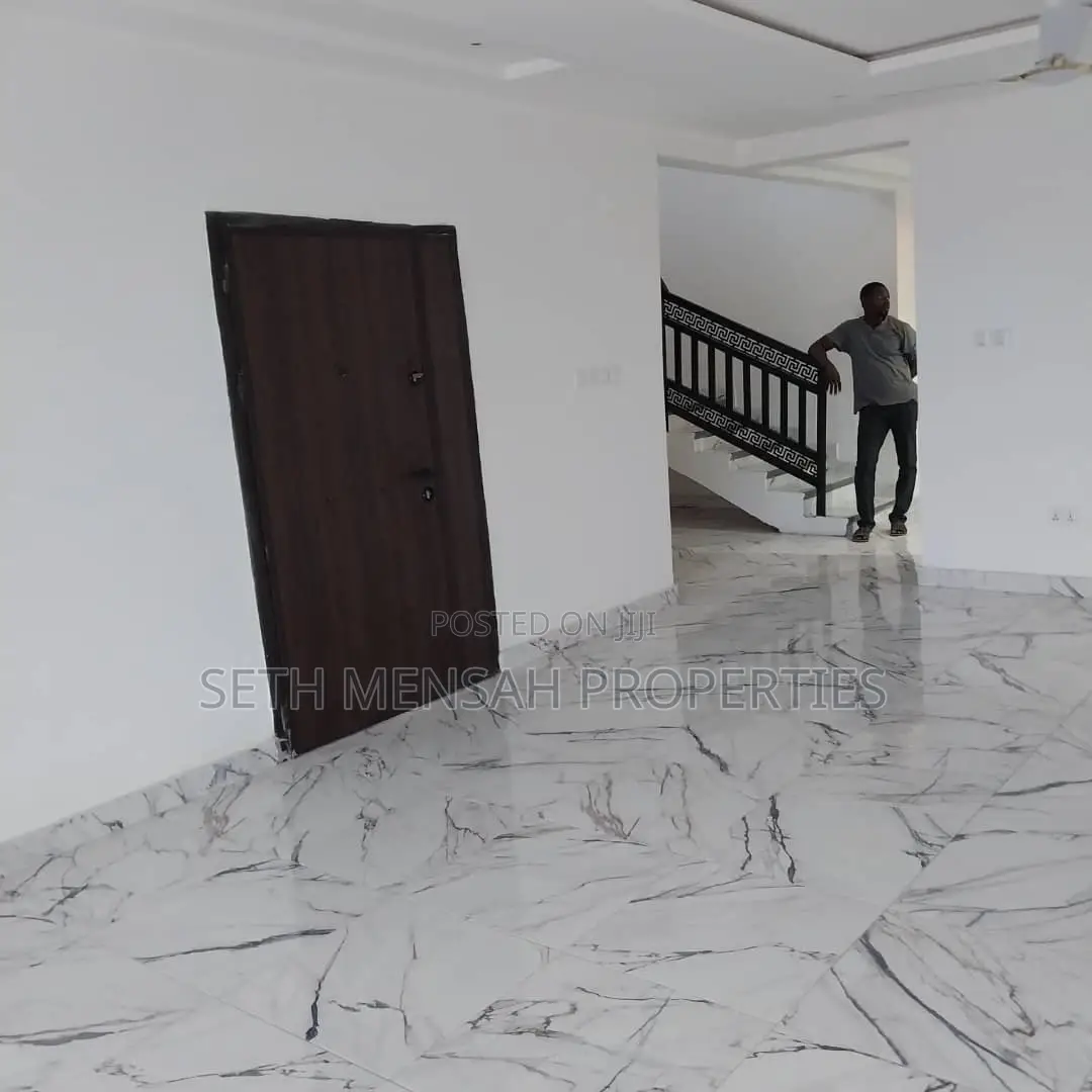 4bdrm House in Ashomang Estate for sale