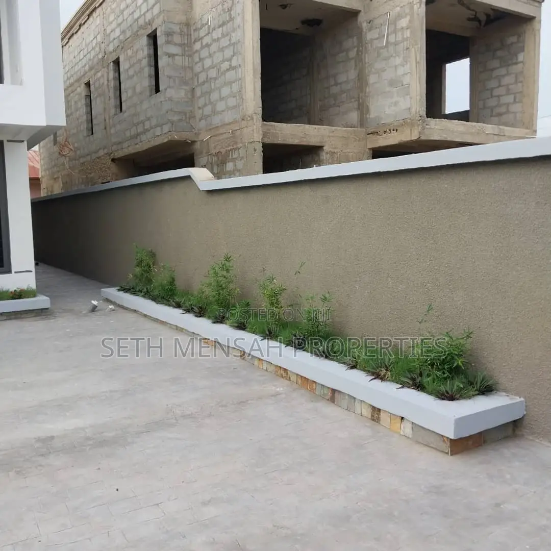 4bdrm House in Ashomang Estate for sale