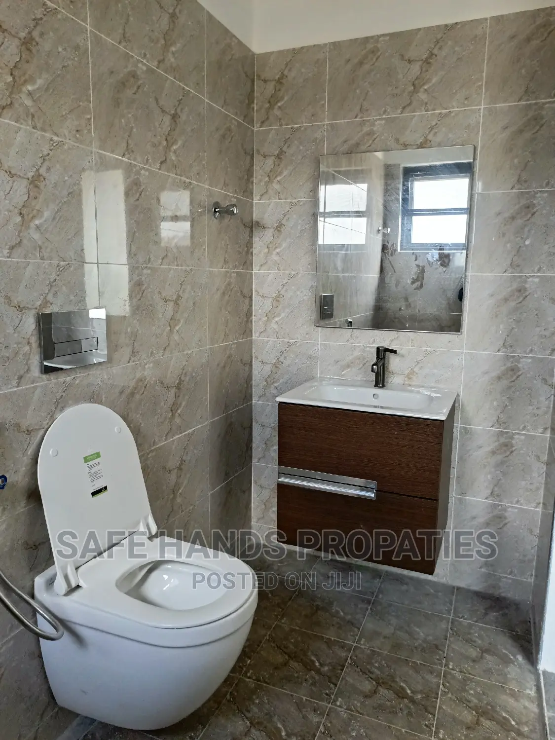 5bdrm Mansion in Nmai-Dzorn for sale