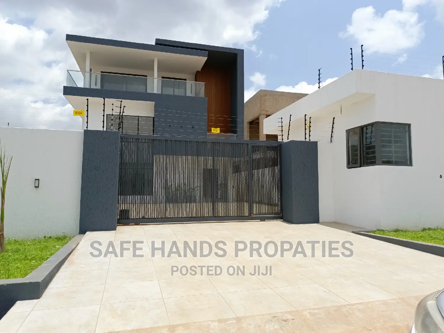 5bdrm Mansion in Nmai-Dzorn for sale