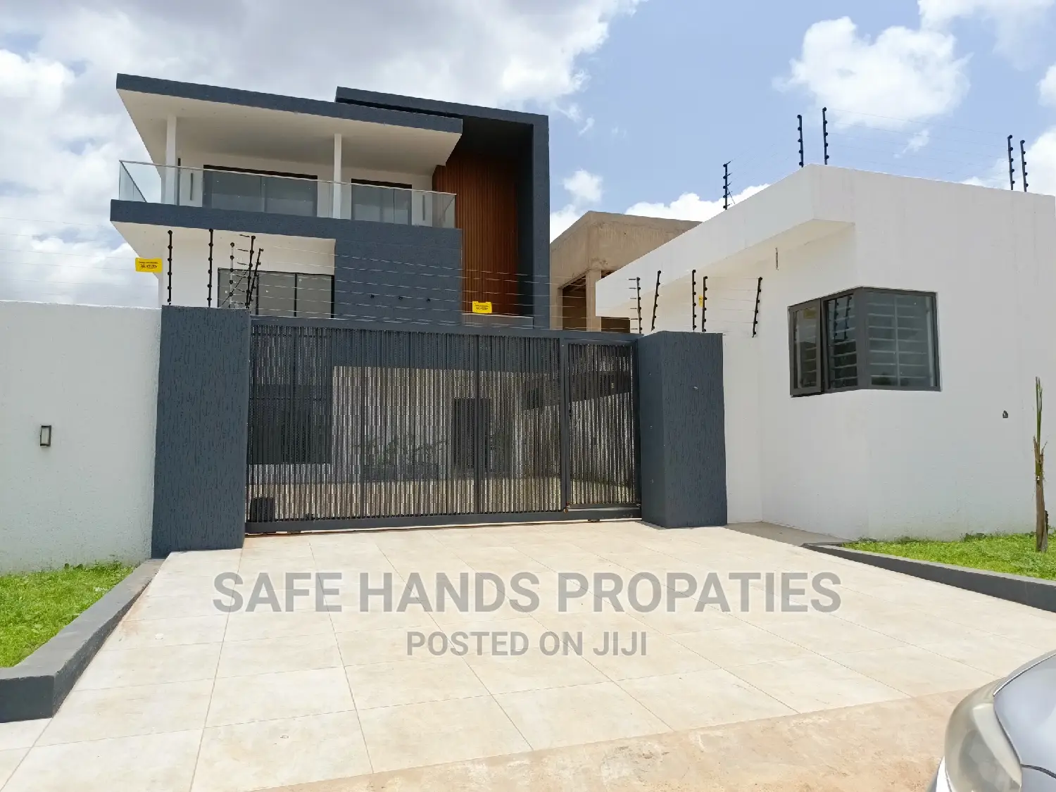5bdrm Mansion in Nmai-Dzorn for sale