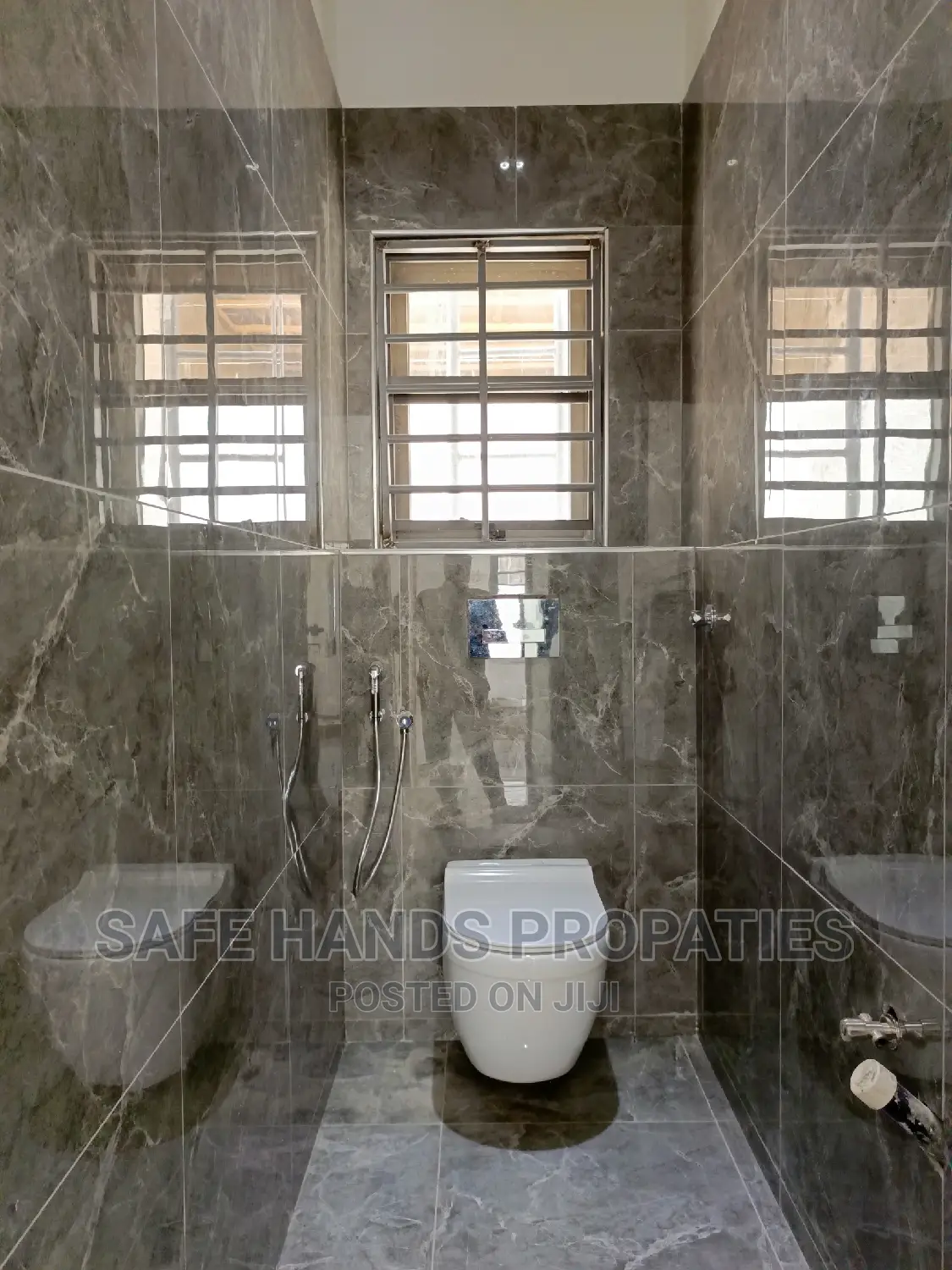 5bdrm Mansion in Nmai-Dzorn for sale