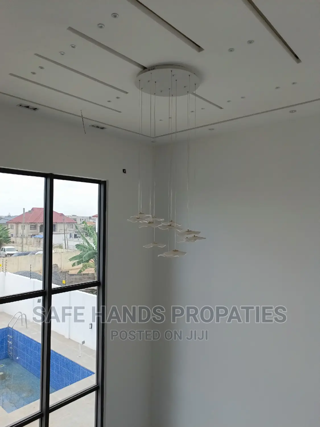 5bdrm Mansion in Nmai-Dzorn for sale