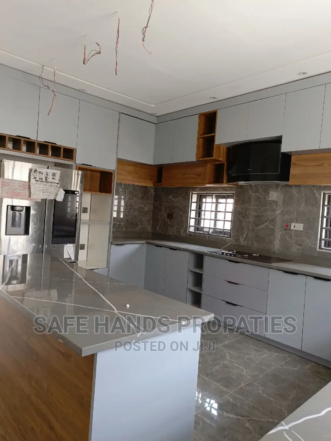 5bdrm Mansion in Nmai-Dzorn for sale
