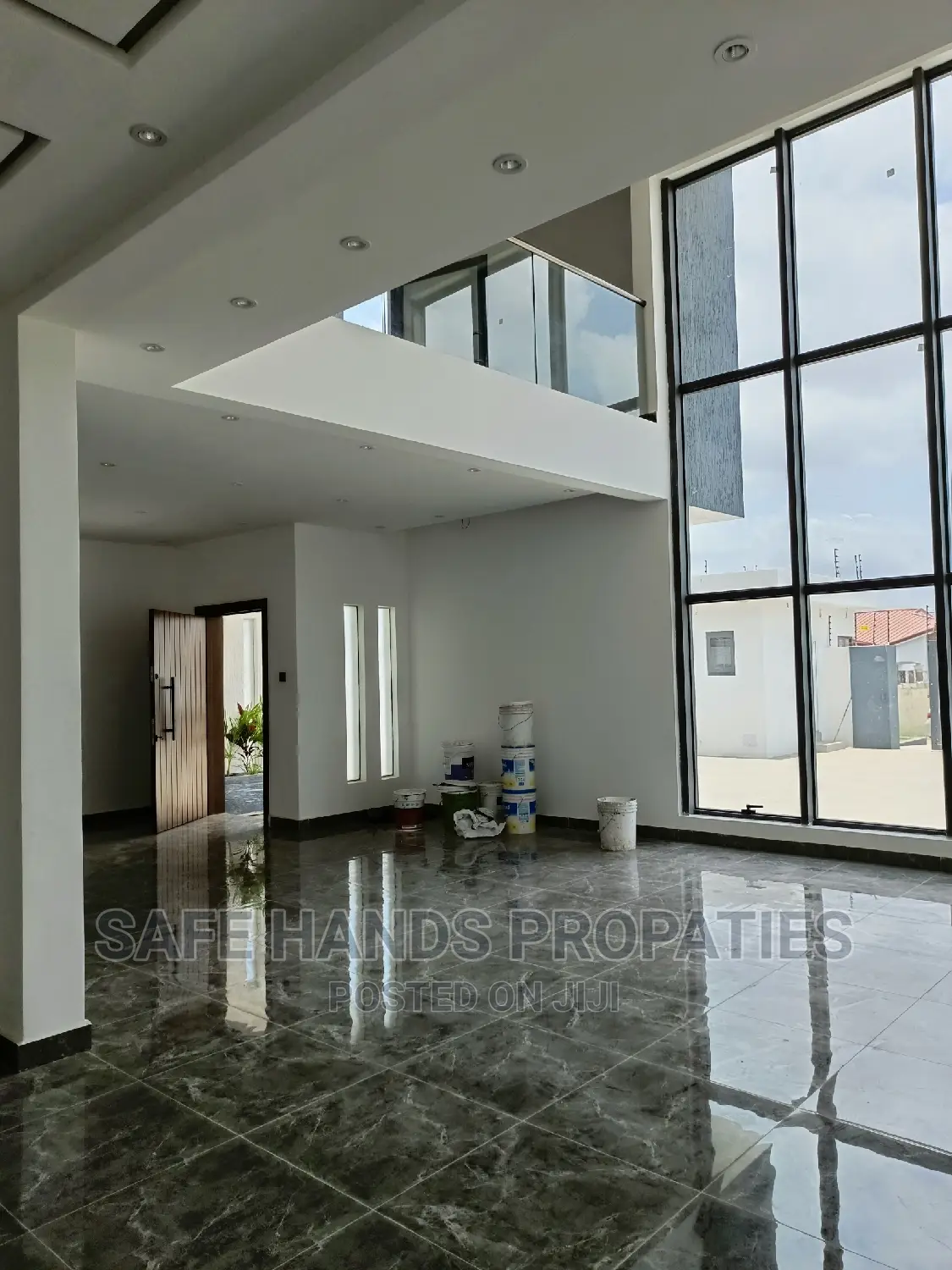 5bdrm Mansion in Nmai-Dzorn for sale