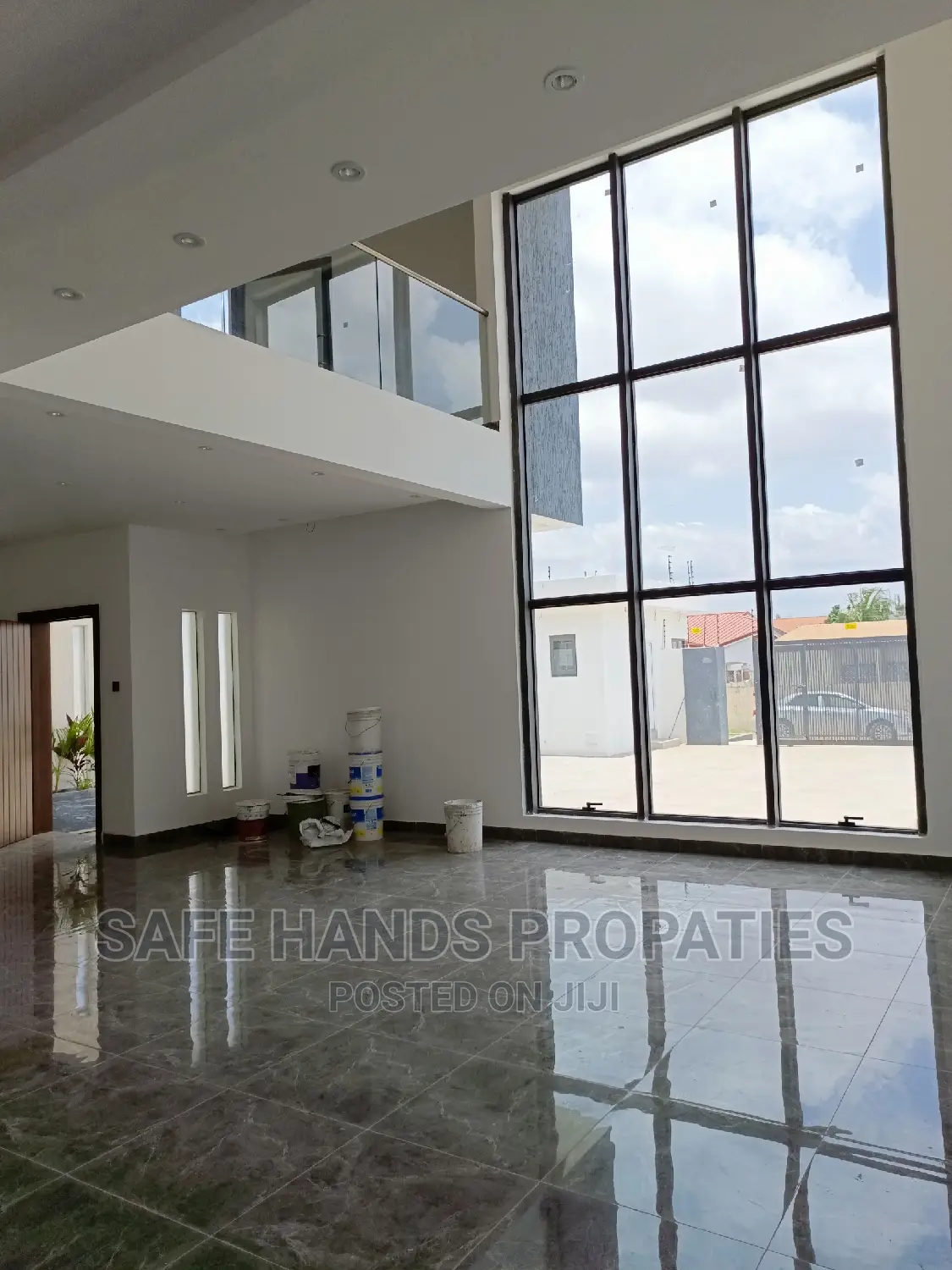 5bdrm Mansion in Nmai-Dzorn for sale