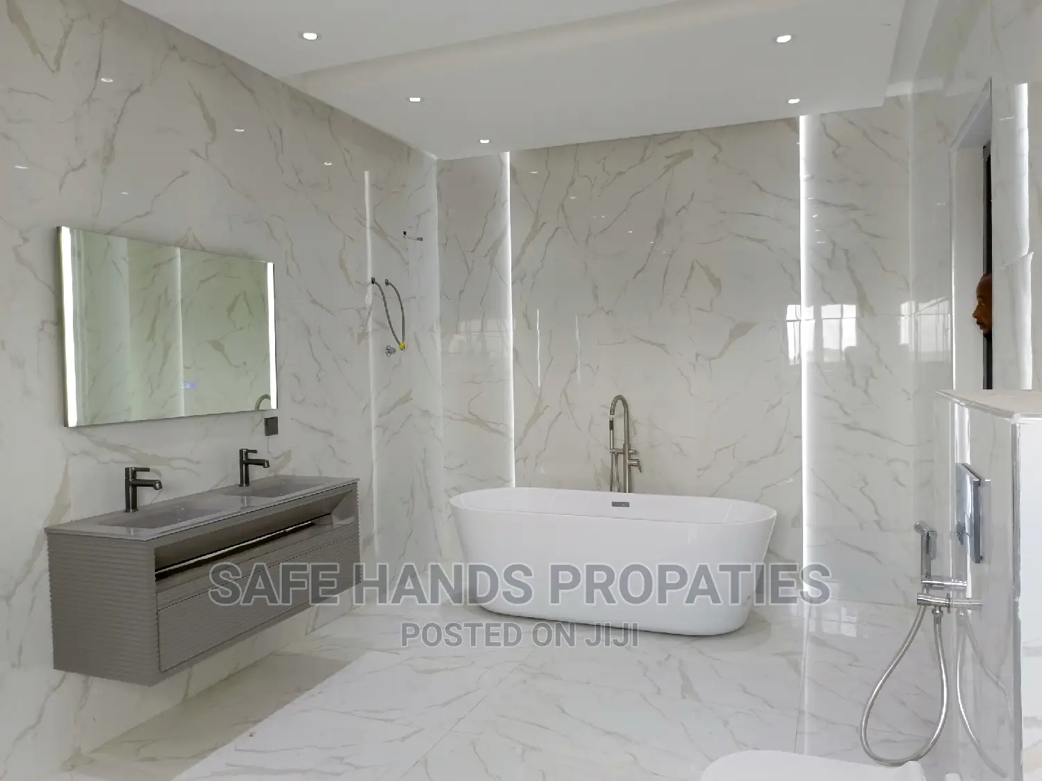 5bdrm Mansion in Nmai-Dzorn for sale