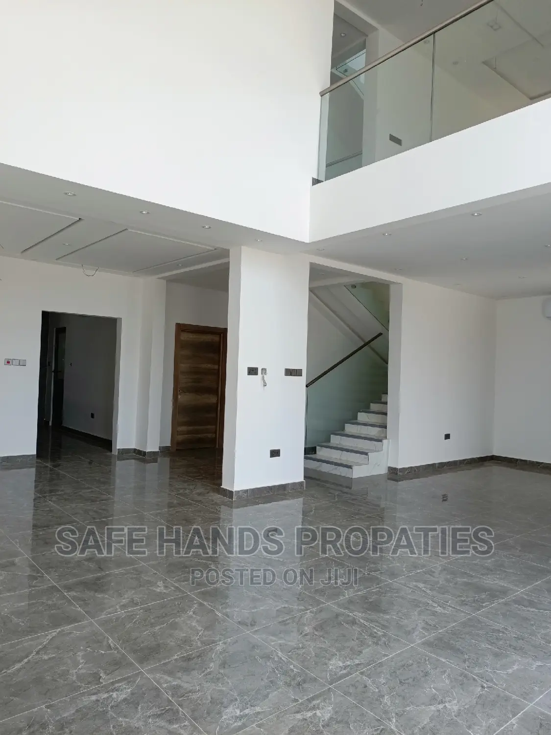 5bdrm Mansion in Nmai-Dzorn for sale