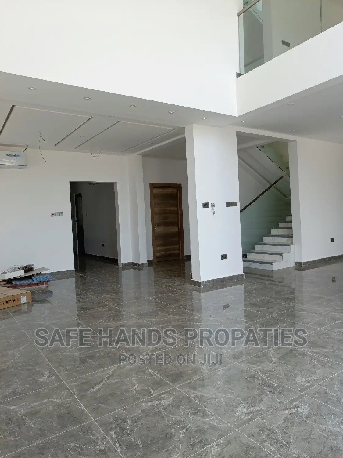 5bdrm Mansion in Nmai-Dzorn for sale