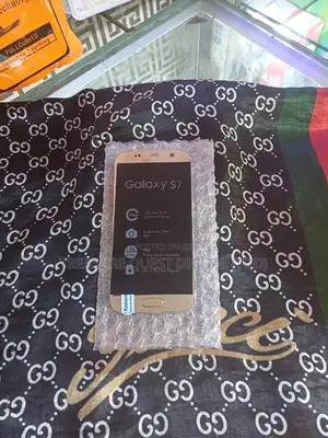 New Samsung Galaxy S7 32 GB Gold