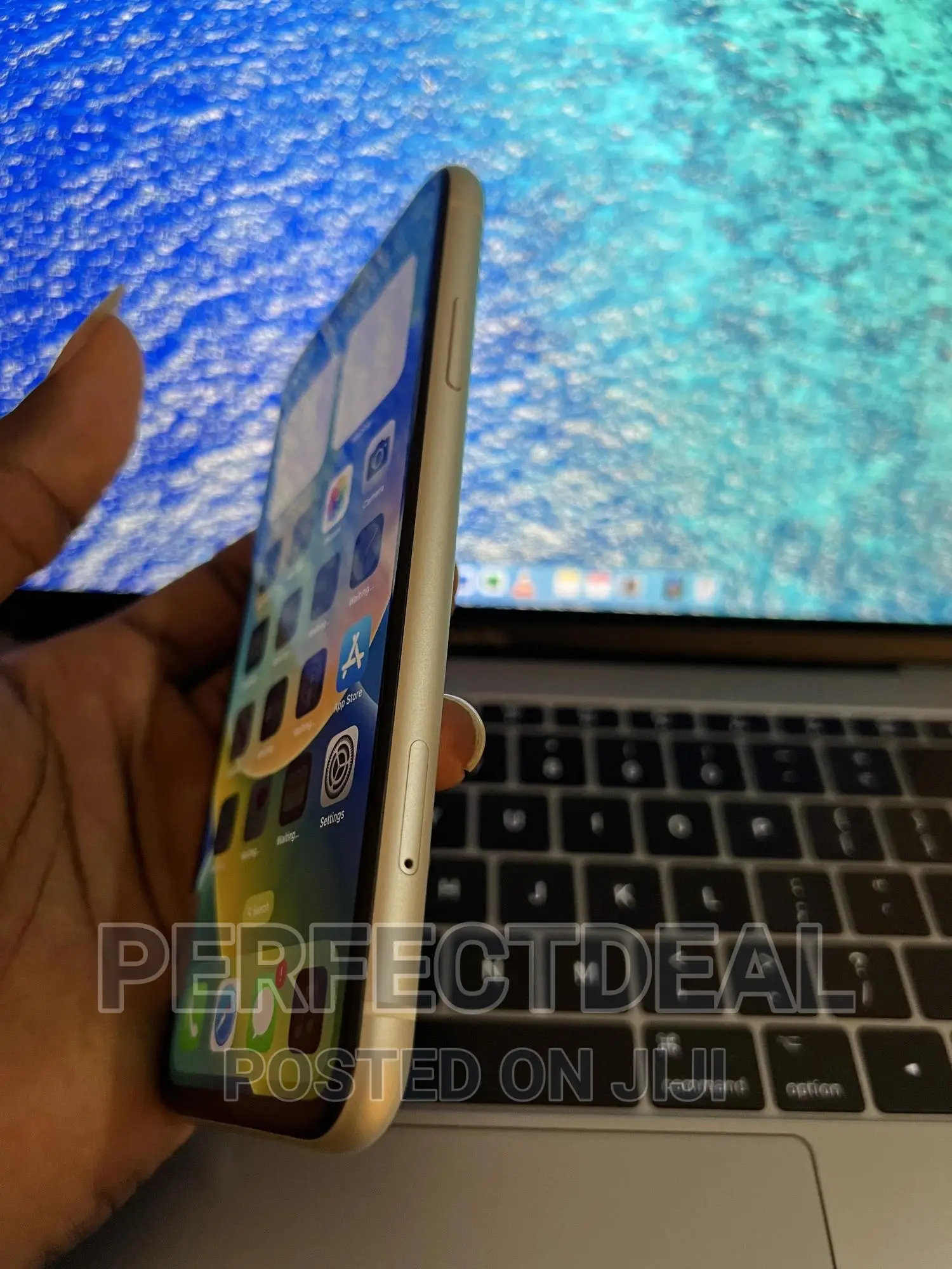 New Apple iPhone XR 64 GB White
