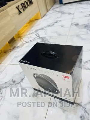 Basic Black Portable Onyx Studio 8 Harman Kardon Speaker
