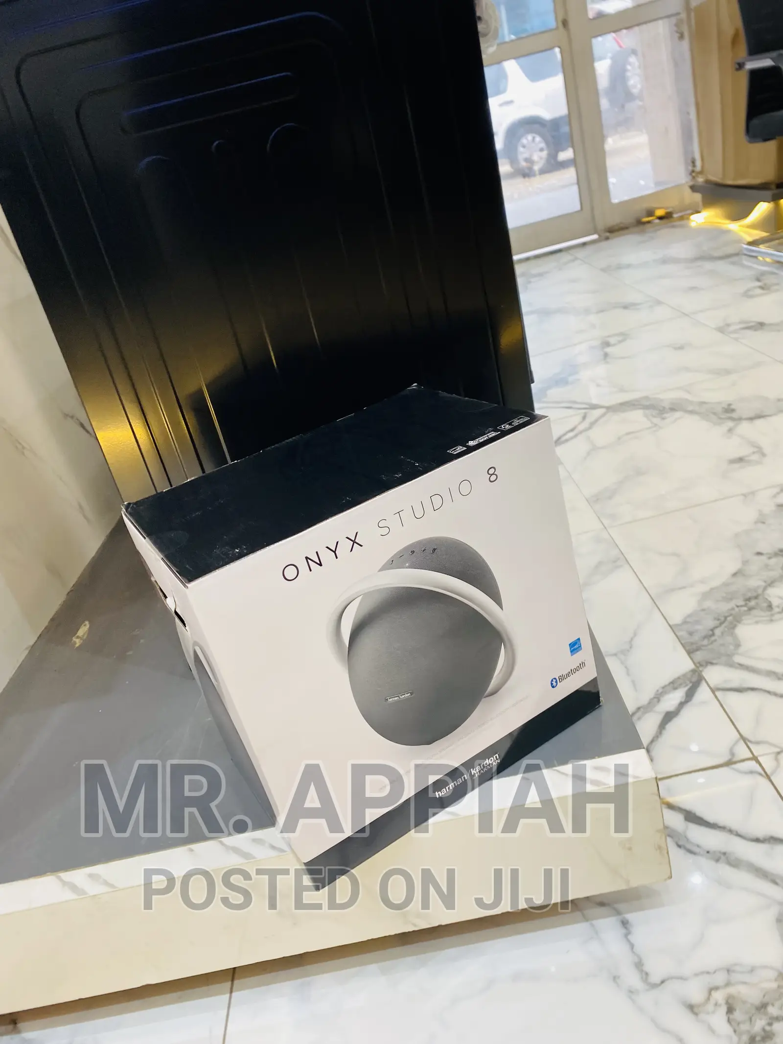 Fast Playing Harman Kardon Onyx 8 Bluetooth Speaker,Black.