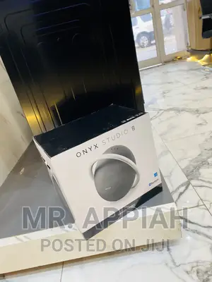 Fast Playing Harman Kardon Onyx 8 Bluetooth Speaker,Black.