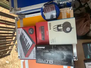 Podcast Set(SM 7B,AKG Headphones, Soundcard, Midi )