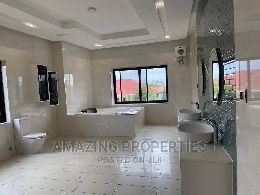 6bdrm House in East Legon for sale
