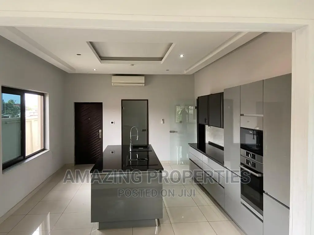 6bdrm House in East Legon for sale