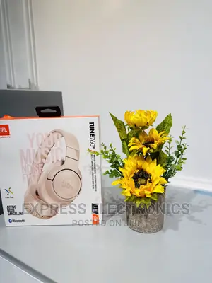 Hear and Play Better With Headphones JBL Tune 760