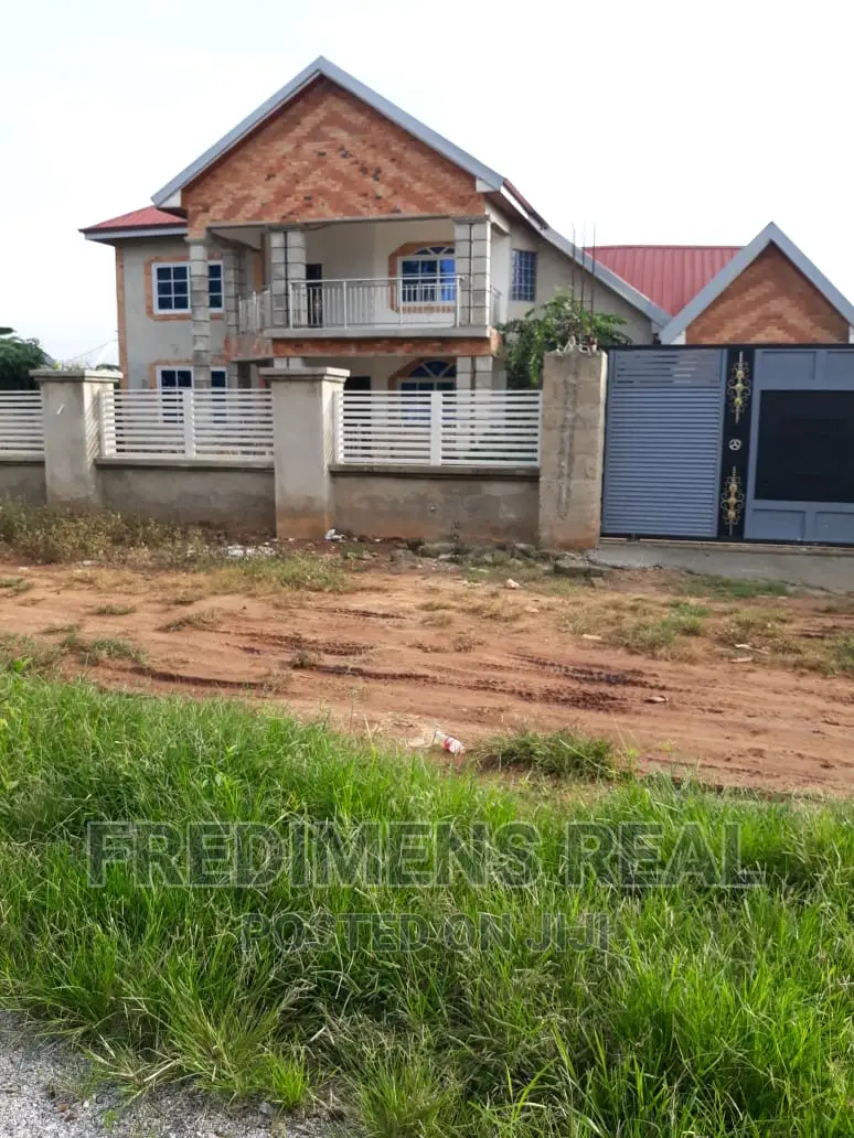 7bdrm House in Fredimens Real, Ejisu-Juaben Municipal for sale