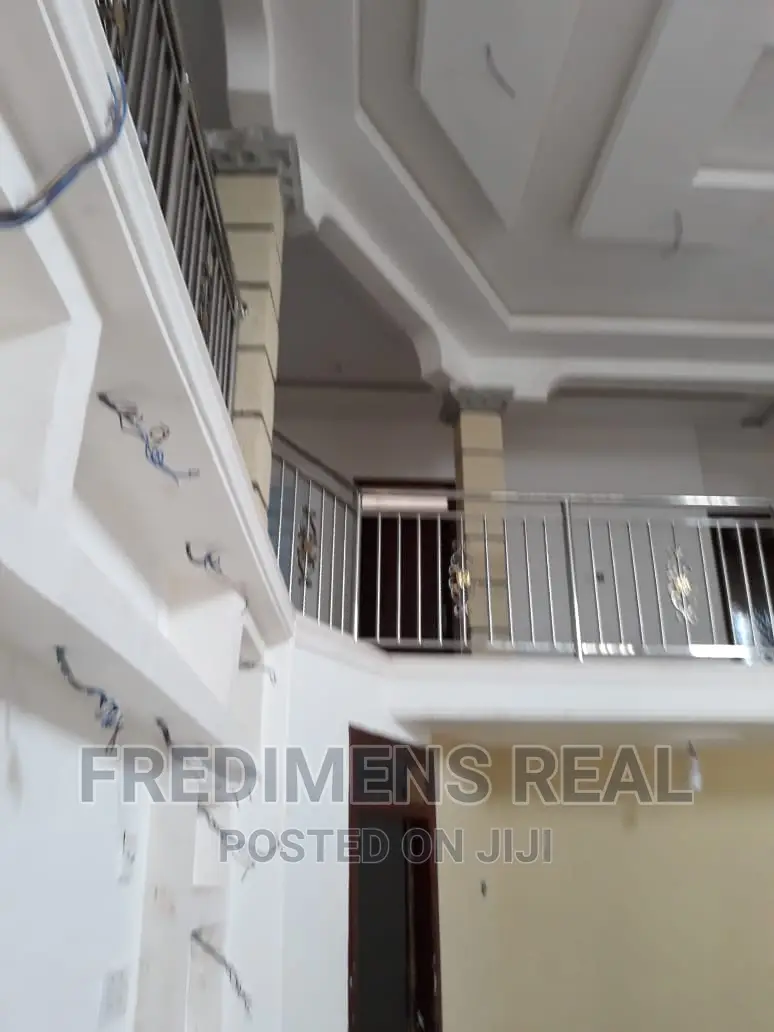 7bdrm House in Fredimens Real, Ejisu-Juaben Municipal for sale