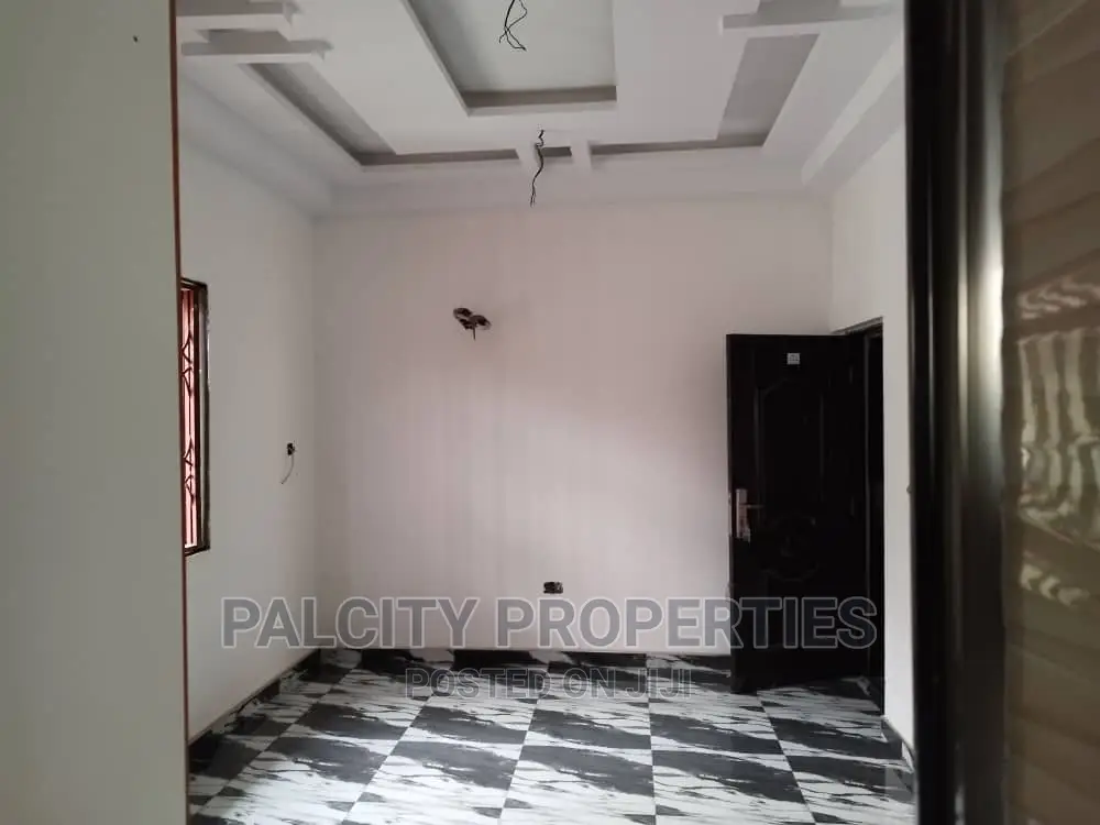 5bdrm House in Atasemanso, Kumasi Metropolitan for sale